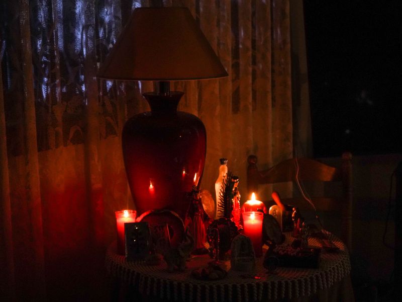 Imagen: Mesita con velas.